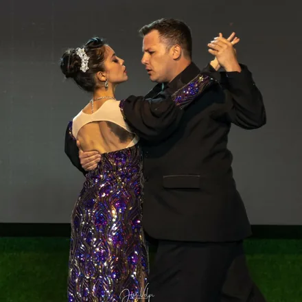 Tango dancers from Angar Tango performing in Salto