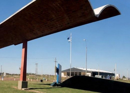 A cantilevered brick vault canopy by Eladio Dieste in Salto, Uruguay